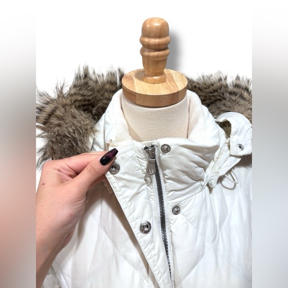 Eddie Bauer Cream Quilted Goose Down Hooded Faux Fur Belted Jacket Size Large - Picture 6 of 12